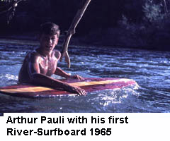 AE-Foto T54: Arthur Pauli 1965 with his first River Surfboard